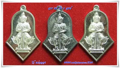 รอยจารบนเหรียญท้าวเวสสุวรรณเนื้อตะกั่ว ปี ๒๕๔๕ ที่จารโดยหลวงพ่ออิฏฐ์ (ของแท้)