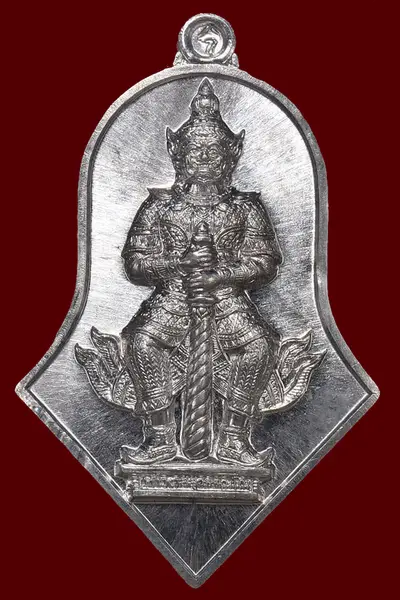 เหรียญท้าวเวสสุวรรณ พิมพ์จำปี ปี ๒๕๔๕ วัดจุฬามณี — ภาพถ่ายสตูดิโอเหรียญเนื้อต่างๆ
