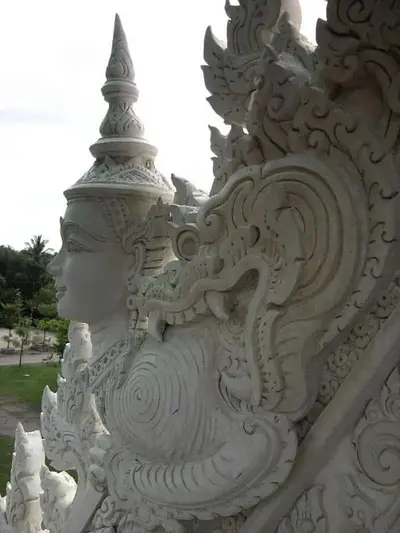งานศิลป์ปูนปั้นวิหารพระพุทธโสภิตมุณี วัดจุฬามณี อำเภออัมพวา จังหวัดสมุทรสงคราม
