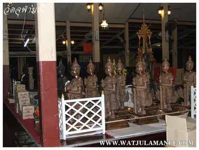 บรรยากาศการเตรียมมณฑลพิธีปลุกเสก คืนก่อนพิธี เหรียญรุ่น ๒ เลื่อนสมณศักดิ์ หลวงพ่ออิฏฐ์ วัดจุฬามณี ๒๕๕๒
