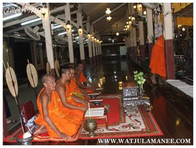 บรรยากาศการเตรียมมณฑลพิธีปลุกเสก คืนก่อนพิธี เหรียญรุ่น ๒ เลื่อนสมณศักดิ์ หลวงพ่ออิฏฐ์ วัดจุฬามณี ๒๕๕๒