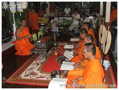 บรรยากาศการเตรียมมณฑลพิธีปลุกเสก คืนก่อนพิธี เหรียญรุ่น ๒ เลื่อนสมณศักดิ์ หลวงพ่ออิฏฐ์ วัดจุฬามณี ๒๕๕๒