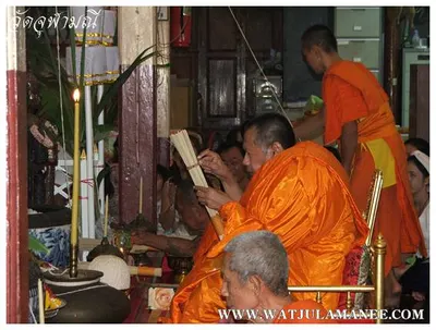 บรรยากาศการเตรียมมณฑลพิธีปลุกเสก คืนก่อนพิธี เหรียญรุ่น ๒ เลื่อนสมณศักดิ์ หลวงพ่ออิฏฐ์ วัดจุฬามณี ๒๕๕๒