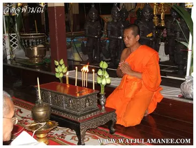 บรรยากาศการเตรียมมณฑลพิธีปลุกเสก คืนก่อนพิธี เหรียญรุ่น ๒ เลื่อนสมณศักดิ์ หลวงพ่ออิฏฐ์ วัดจุฬามณี ๒๕๕๒