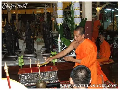บรรยากาศการเตรียมมณฑลพิธีปลุกเสก คืนก่อนพิธี เหรียญรุ่น ๒ เลื่อนสมณศักดิ์ หลวงพ่ออิฏฐ์ วัดจุฬามณี ๒๕๕๒