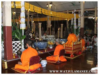บรรยากาศการเตรียมมณฑลพิธีปลุกเสก คืนก่อนพิธี เหรียญรุ่น ๒ เลื่อนสมณศักดิ์ หลวงพ่ออิฏฐ์ วัดจุฬามณี ๒๕๕๒