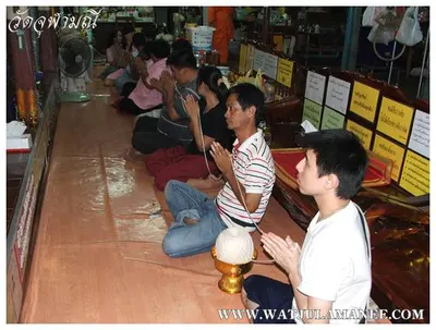 บรรยากาศการเตรียมมณฑลพิธีปลุกเสก คืนก่อนพิธี เหรียญรุ่น ๒ เลื่อนสมณศักดิ์ หลวงพ่ออิฏฐ์ วัดจุฬามณี ๒๕๕๒