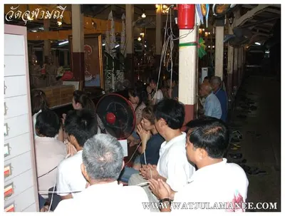 บรรยากาศการเตรียมมณฑลพิธีปลุกเสก คืนก่อนพิธี เหรียญรุ่น ๒ เลื่อนสมณศักดิ์ หลวงพ่ออิฏฐ์ วัดจุฬามณี ๒๕๕๒