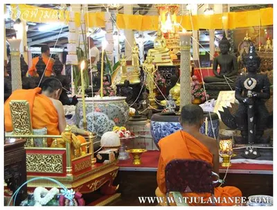 บรรยากาศการเตรียมมณฑลพิธีปลุกเสก คืนก่อนพิธี เหรียญรุ่น ๒ เลื่อนสมณศักดิ์ หลวงพ่ออิฏฐ์ วัดจุฬามณี ๒๕๕๒