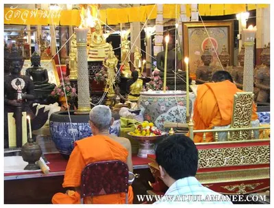 บรรยากาศการเตรียมมณฑลพิธีปลุกเสก คืนก่อนพิธี เหรียญรุ่น ๒ เลื่อนสมณศักดิ์ หลวงพ่ออิฏฐ์ วัดจุฬามณี ๒๕๕๒