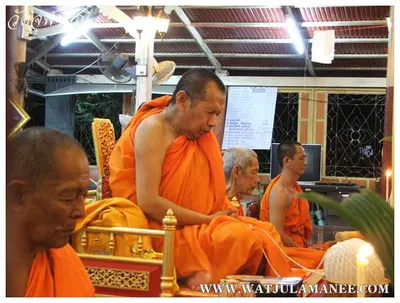 บรรยากาศการเตรียมมณฑลพิธีปลุกเสก คืนก่อนพิธี เหรียญรุ่น ๒ เลื่อนสมณศักดิ์ หลวงพ่ออิฏฐ์ วัดจุฬามณี ๒๕๕๒