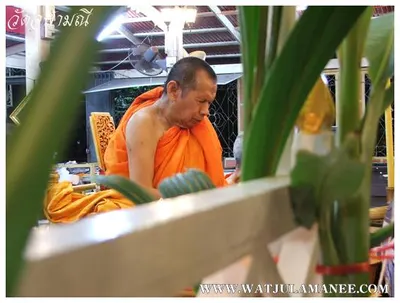 บรรยากาศการเตรียมมณฑลพิธีปลุกเสก คืนก่อนพิธี เหรียญรุ่น ๒ เลื่อนสมณศักดิ์ หลวงพ่ออิฏฐ์ วัดจุฬามณี ๒๕๕๒