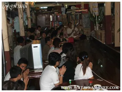 บรรยากาศการเตรียมมณฑลพิธีปลุกเสก คืนก่อนพิธี เหรียญรุ่น ๒ เลื่อนสมณศักดิ์ หลวงพ่ออิฏฐ์ วัดจุฬามณี ๒๕๕๒