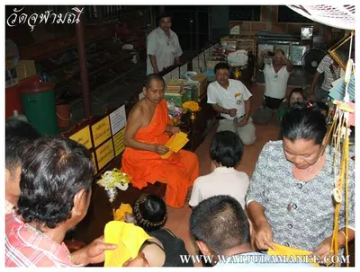 บรรยากาศการเตรียมมณฑลพิธีปลุกเสก คืนก่อนพิธี เหรียญรุ่น ๒ เลื่อนสมณศักดิ์ หลวงพ่ออิฏฐ์ วัดจุฬามณี ๒๕๕๒