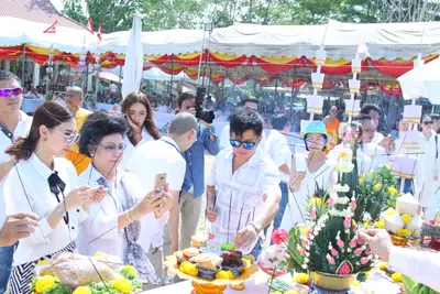 ประมวลภาพพิธีหล่อองค์ท้าวเวสสุวรรณองค์ใหญ่ วัดจุฬามณี ปี ๒๕๖๐