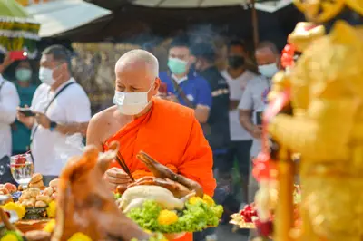 ประมวลภาพพิธีบวงสรวงองค์หลวงพ่อบ้านแหลม ปี ๒๕๖๔