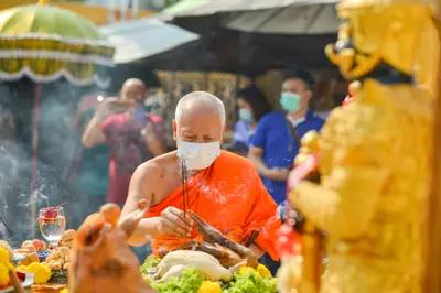 ประมวลภาพพิธีบวงสรวงองค์หลวงพ่อบ้านแหลม ปี ๒๕๖๔