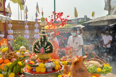 ประมวลภาพพิธีบวงสรวงองค์หลวงพ่อบ้านแหลม ปี ๒๕๖๔