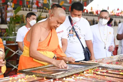 ประมวลภาพพิธีพุทธาภิเษกเหรียญหลวงพ่อโสธร ประทับหลังท้าวเวสสุวรรณโณ ปี ๒๕๖๔