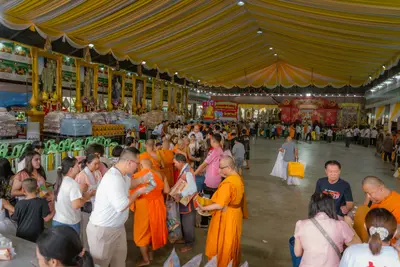 ภาพบรรยากาศพิธีทำบุญอายุวัฒนมงคล ๗๐ ปี พระสมุทรวชิรโสภณ วิ. (หลวงพ่ออิฏฐ์) วัดจุฬามณี ๑ สิงหาคม ๒๕๖๙ — ภาพที่ 44