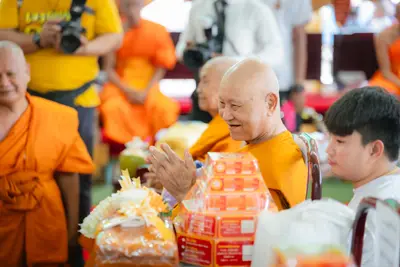 ภาพบรรยากาศพิธีทำบุญอายุวัฒนมงคล ๗๐ ปี พระสมุทรวชิรโสภณ วิ. (หลวงพ่ออิฏฐ์) วัดจุฬามณี ๑ สิงหาคม ๒๕๖๙ — ภาพที่ 99