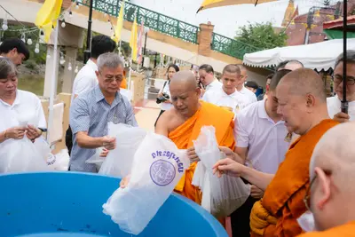 ภาพบรรยากาศพิธีทำบุญอายุวัฒนมงคล ๗๐ ปี พระสมุทรวชิรโสภณ วิ. (หลวงพ่ออิฏฐ์) วัดจุฬามณี ๑ สิงหาคม ๒๕๖๙ — ภาพที่ 197
