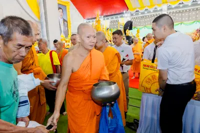 ภาพบรรยากาศพิธีทำบุญอายุวัฒนมงคล ๗๐ ปี พระสมุทรวชิรโสภณ วิ. (หลวงพ่ออิฏฐ์) วัดจุฬามณี ๑ สิงหาคม ๒๕๖๙ (ชุดที่ ๒) — ภาพที่ 23
