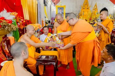 ภาพบรรยากาศพิธีทำบุญอายุวัฒนมงคล ๗๐ ปี พระสมุทรวชิรโสภณ วิ. (หลวงพ่ออิฏฐ์) วัดจุฬามณี ๑ สิงหาคม ๒๕๖๙ (ชุดที่ ๒) — ภาพที่ 35