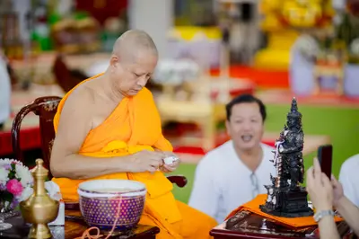ภาพบรรยากาศพิธีบูชาครู-ครอบครูบูรพาจารย์ วัดจุฬามณี วันพุธที่ ๑๙ สิงหาคม ๒๕๖๙ — ภาพที่ 15