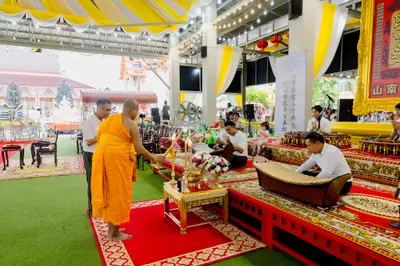 ภาพบรรยากาศพิธีบูชาครู-ครอบครูบูรพาจารย์ วัดจุฬามณี วันพุธที่ ๑๙ สิงหาคม ๒๕๖๙ — ภาพที่ 18