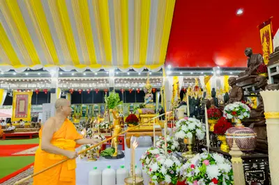 ภาพบรรยากาศพิธีบูชาครู-ครอบครูบูรพาจารย์ วัดจุฬามณี วันพุธที่ ๑๙ สิงหาคม ๒๕๖๙ — ภาพที่ 28