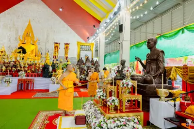 ภาพบรรยากาศพิธีบูชาครู-ครอบครูบูรพาจารย์ วัดจุฬามณี วันพุธที่ ๑๙ สิงหาคม ๒๕๖๙ — ภาพที่ 30