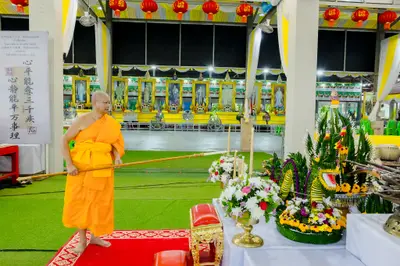 ภาพบรรยากาศพิธีบูชาครู-ครอบครูบูรพาจารย์ วัดจุฬามณี วันพุธที่ ๑๙ สิงหาคม ๒๕๖๙ — ภาพที่ 32