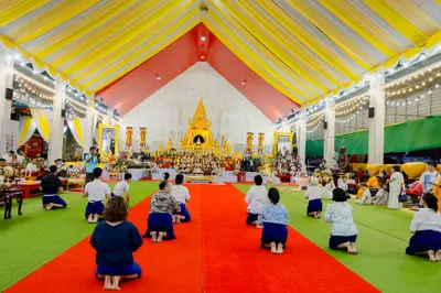 ภาพบรรยากาศพิธีบูชาครู-ครอบครูบูรพาจารย์ วัดจุฬามณี วันพุธที่ ๑๙ สิงหาคม ๒๕๖๙ — ภาพที่ 79