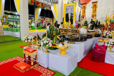 ภาพบรรยากาศพิธีบูชาครู-ครอบครูบูรพาจารย์ วัดจุฬามณี วันพฤหัสบดีที่ ๒๐ สิงหาคม ๒๕๖๙ — ภาพที่ 2