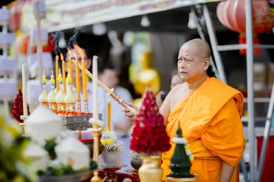 ภาพบรรยากาศพิธีบูชาครู-ครอบครูบูรพาจารย์ วัดจุฬามณี วันพฤหัสบดีที่ ๒๐ สิงหาคม ๒๕๖๙ — ภาพที่ 17