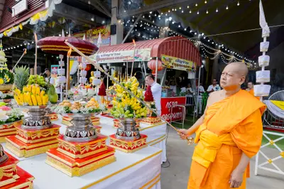 ภาพบรรยากาศพิธีบูชาครู-ครอบครูบูรพาจารย์ วัดจุฬามณี วันพฤหัสบดีที่ ๒๐ สิงหาคม ๒๕๖๙ — ภาพที่ 20