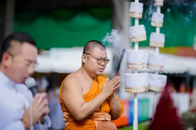 ภาพบรรยากาศพิธีบูชาครู-ครอบครูบูรพาจารย์ วัดจุฬามณี วันพฤหัสบดีที่ ๒๐ สิงหาคม ๒๕๖๙ — ภาพที่ 22