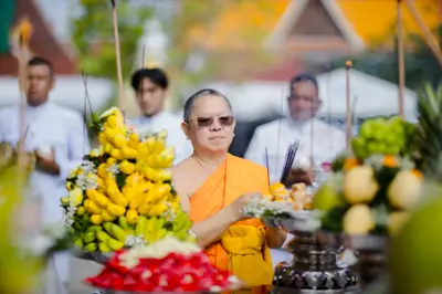 ภาพบรรยากาศพิธีบูชาครู-ครอบครูบูรพาจารย์ วัดจุฬามณี วันพฤหัสบดีที่ ๒๐ สิงหาคม ๒๕๖๙ — ภาพที่ 24