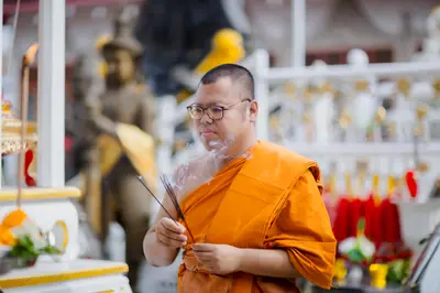 ภาพบรรยากาศพิธีบูชาครู-ครอบครูบูรพาจารย์ วัดจุฬามณี วันพฤหัสบดีที่ ๒๐ สิงหาคม ๒๕๖๙ — ภาพที่ 25