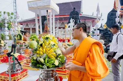 ภาพบรรยากาศพิธีบูชาครู-ครอบครูบูรพาจารย์ วัดจุฬามณี วันพฤหัสบดีที่ ๒๐ สิงหาคม ๒๕๖๙ — ภาพที่ 26