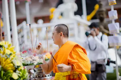 ภาพบรรยากาศพิธีบูชาครู-ครอบครูบูรพาจารย์ วัดจุฬามณี วันพฤหัสบดีที่ ๒๐ สิงหาคม ๒๕๖๙ — ภาพที่ 30