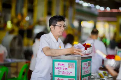ภาพบรรยากาศพิธีบูชาครู-ครอบครูบูรพาจารย์ วัดจุฬามณี วันพฤหัสบดีที่ ๒๐ สิงหาคม ๒๕๖๙ — ภาพที่ 33