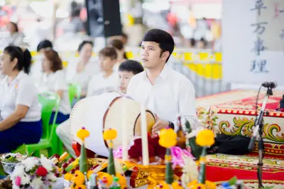 ภาพบรรยากาศพิธีบูชาครู-ครอบครูบูรพาจารย์ วัดจุฬามณี วันพฤหัสบดีที่ ๒๐ สิงหาคม ๒๕๖๙ — ภาพที่ 42