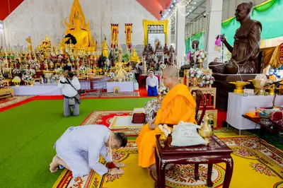 ภาพบรรยากาศพิธีบูชาครู-ครอบครูบูรพาจารย์ วัดจุฬามณี วันพฤหัสบดีที่ ๒๐ สิงหาคม ๒๕๖๙ — ภาพที่ 45
