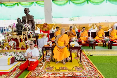 ภาพบรรยากาศพิธีบูชาครู-ครอบครูบูรพาจารย์ วัดจุฬามณี วันพฤหัสบดีที่ ๒๐ สิงหาคม ๒๕๖๙ — ภาพที่ 49