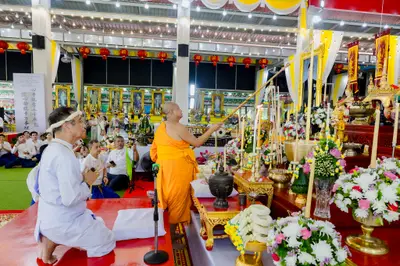 ภาพบรรยากาศพิธีบูชาครู-ครอบครูบูรพาจารย์ วัดจุฬามณี วันพฤหัสบดีที่ ๒๐ สิงหาคม ๒๕๖๙ — ภาพที่ 56