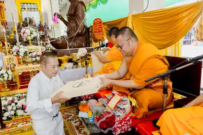 ภาพบรรยากาศพิธีบูชาครู-ครอบครูบูรพาจารย์ วัดจุฬามณี วันพฤหัสบดีที่ ๒๐ สิงหาคม ๒๕๖๙ — ภาพที่ 66