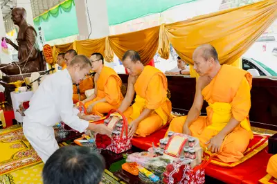 ภาพบรรยากาศพิธีบูชาครู-ครอบครูบูรพาจารย์ วัดจุฬามณี วันพฤหัสบดีที่ ๒๐ สิงหาคม ๒๕๖๙ — ภาพที่ 68