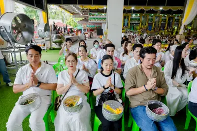ภาพบรรยากาศพิธีบูชาครู-ครอบครูบูรพาจารย์ วัดจุฬามณี วันพฤหัสบดีที่ ๒๐ สิงหาคม ๒๕๖๙ — ภาพที่ 74